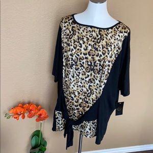 Blouse top Leopard print silk front soft fabric in black. size 3X Short sleeve.